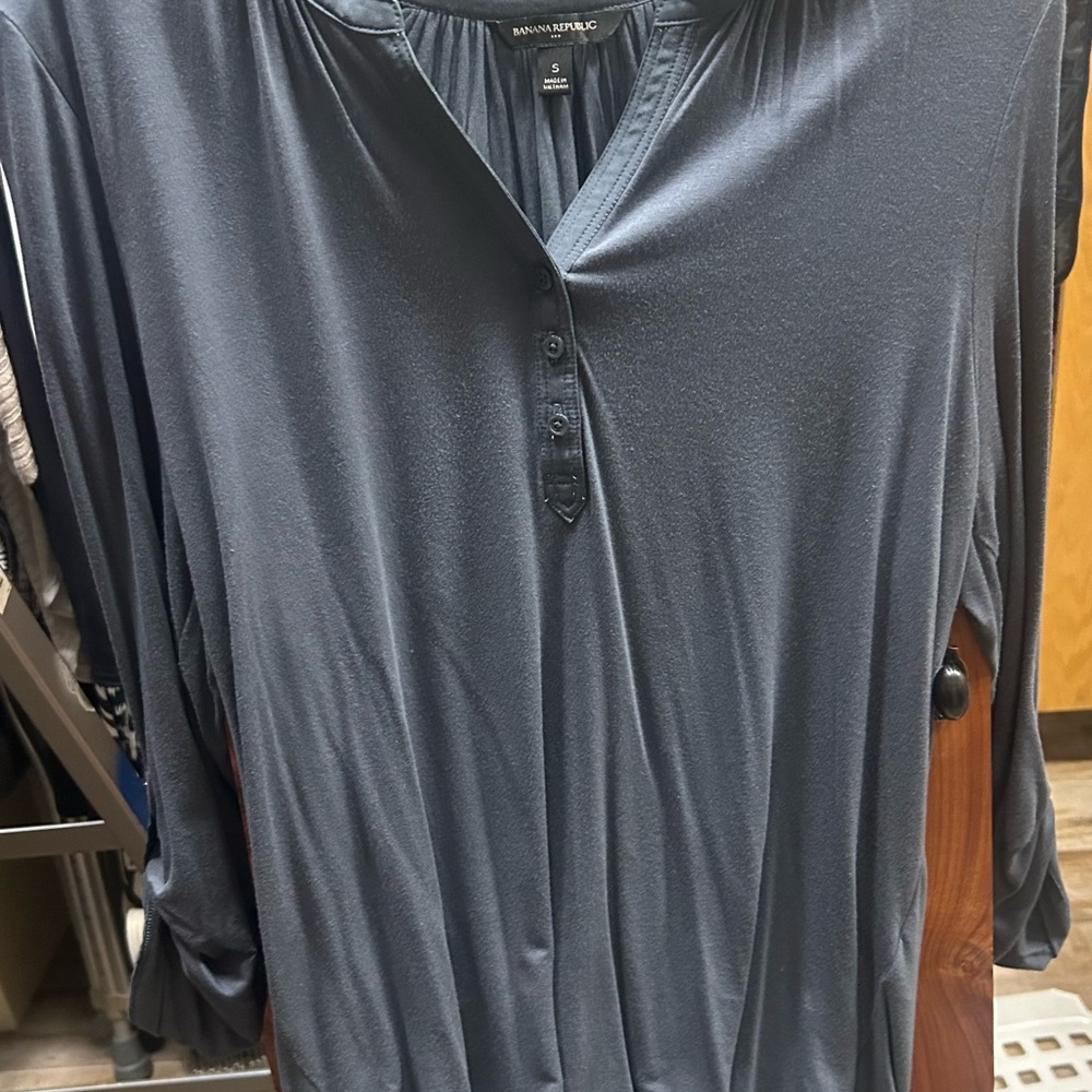 Banana Republic Women’s Grey Shirt